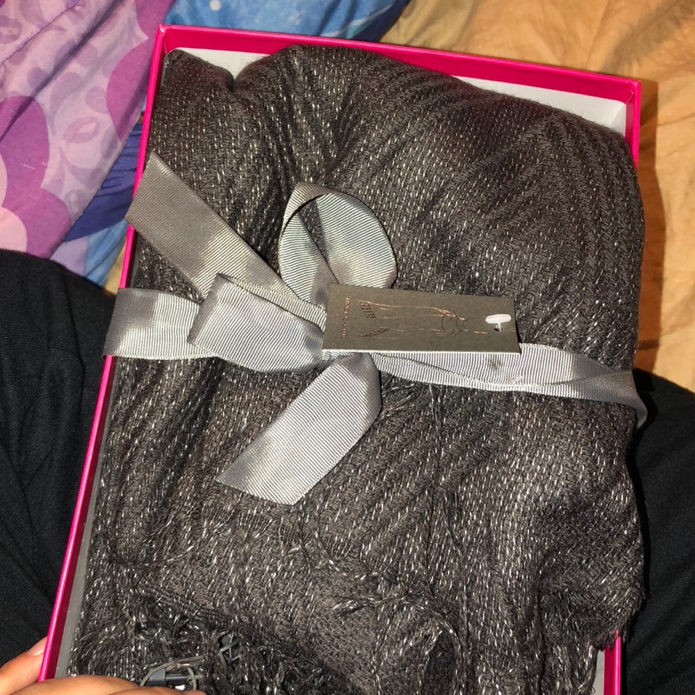 Vince cumto scarf